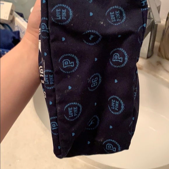 Victoria’s Secret pink cosmetic pouch - Picture 4 of 4